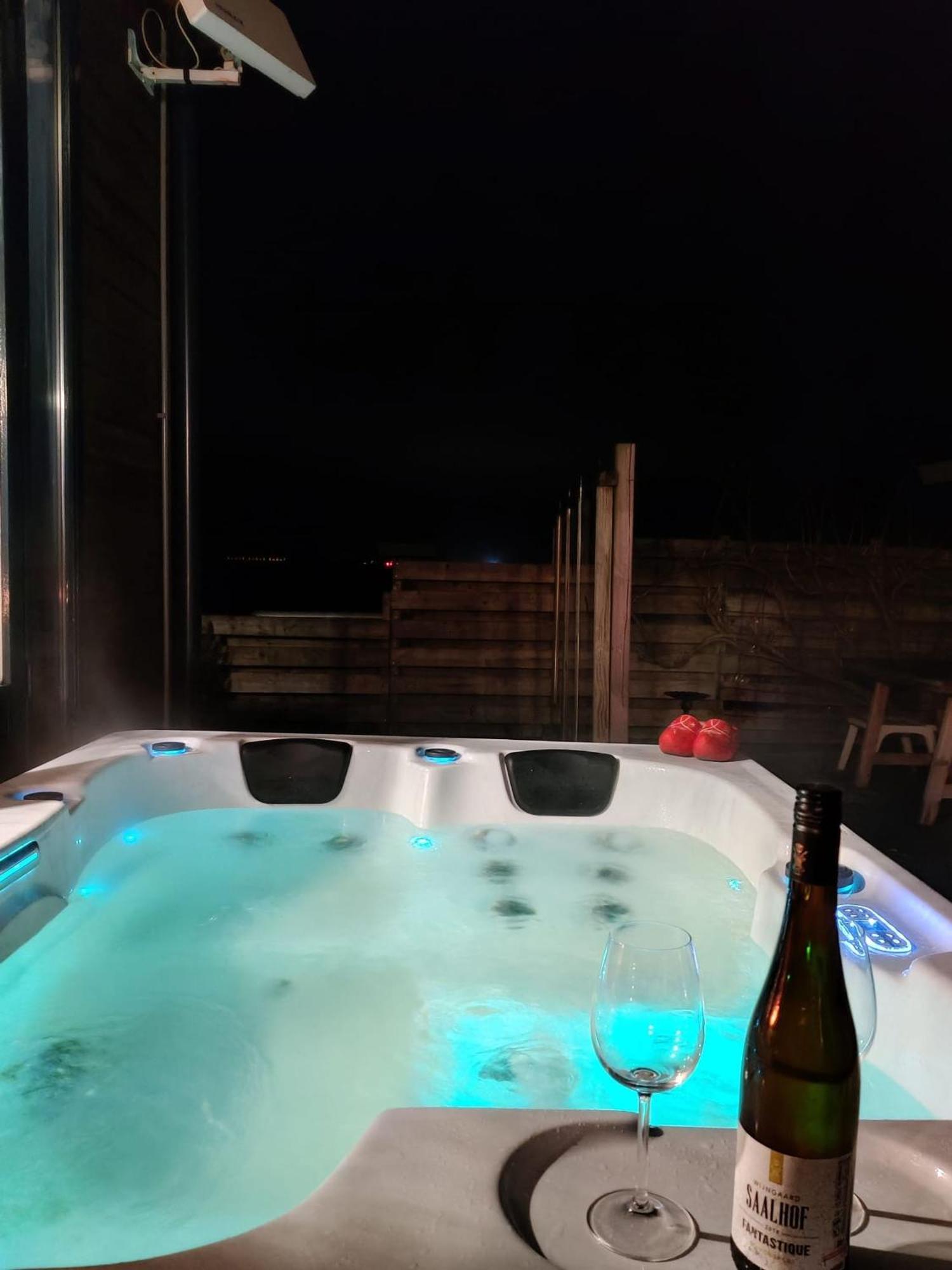 Lakeview 6 Pers Holiday Home Aurora With Fenced Garden, Whirlpool And Sauna Anjum 外观 照片